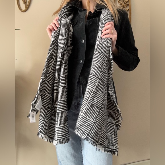 Banana Republic NWT Scarf - Picture 3 of 7